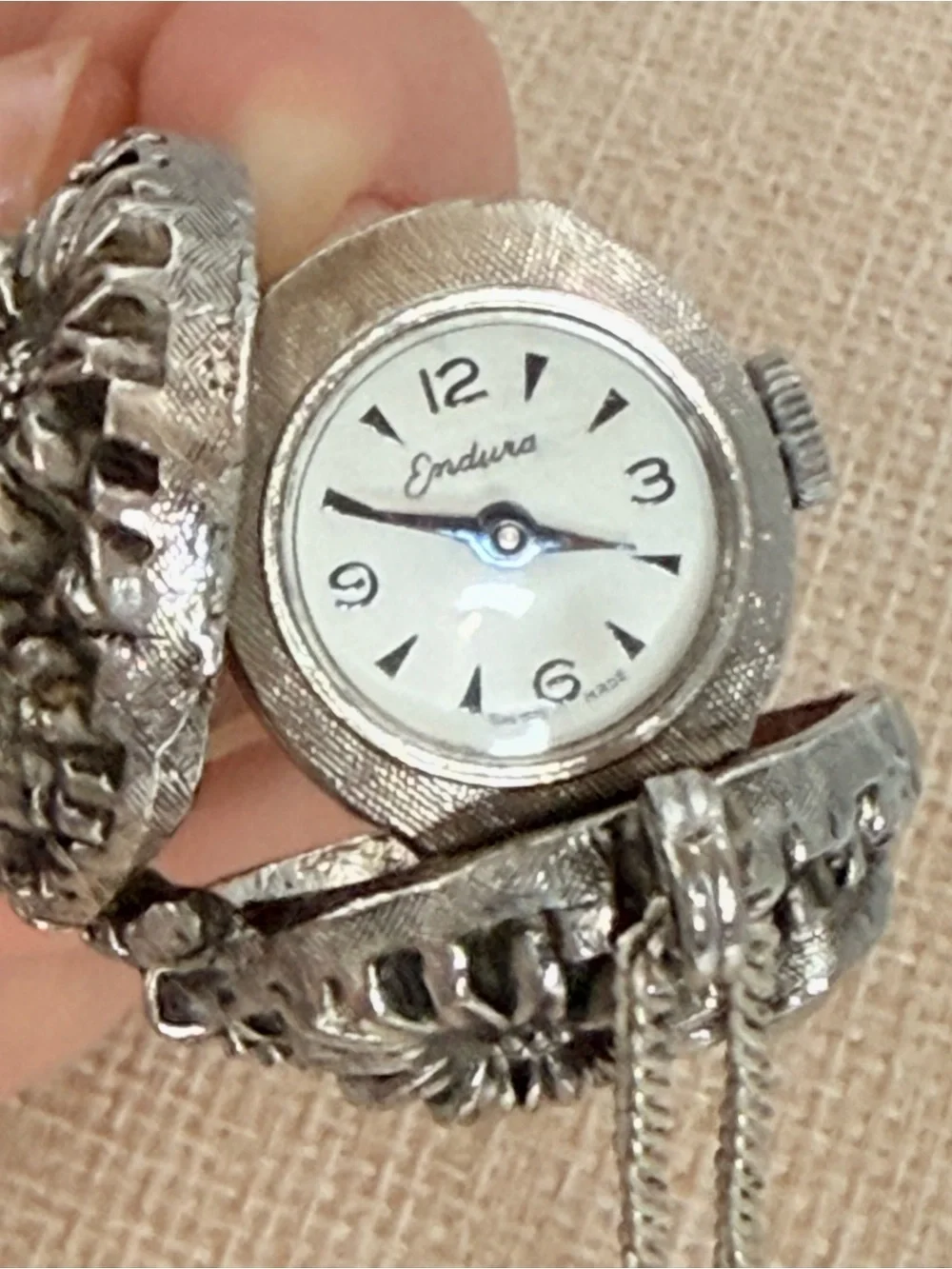 Vintage Endura peekaboo pendant watch locket floral silver tone necklace